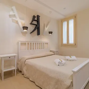 Casa Masa Close To @s.lucia Train Station , Venice Italy